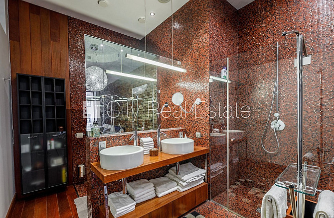 Fasādes māja, renovēta māja, slēgta teritorija, luksuss apartamenti , ir lifts, kāpņu telpa Rīga - foto 11