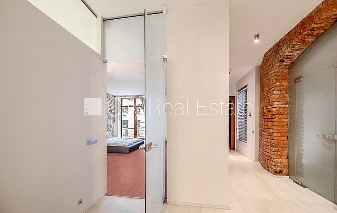 Fasādes māja, renovēta māja, slēgta teritorija, luksuss apartamenti , ir lifts, kāpņu telpa Rīga - foto 14