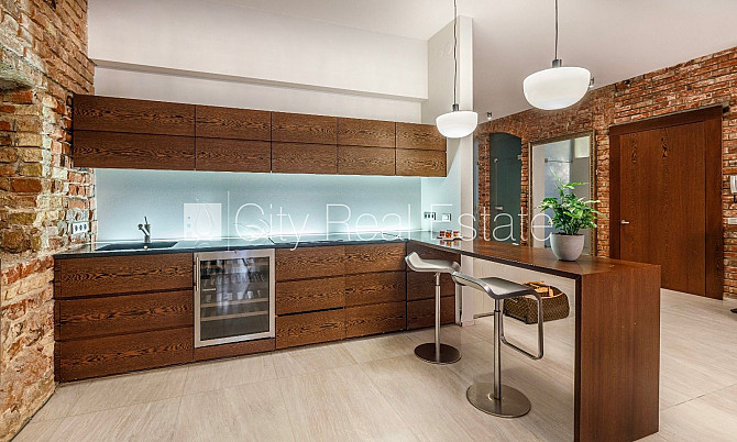 Fasādes māja, renovēta māja, slēgta teritorija, luksuss apartamenti , ir lifts, kāpņu telpa Rīga - foto 2