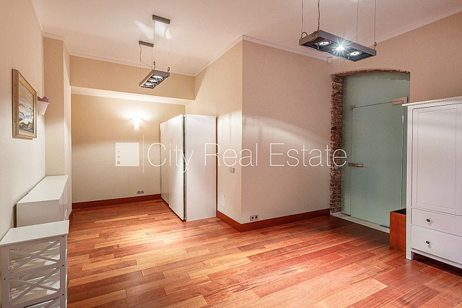 Fasādes māja, renovēta māja, slēgta teritorija, luksuss apartamenti , ir lifts, kāpņu telpa Rīga - foto 16