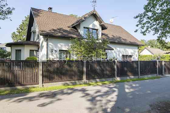 Частный дом, благоустроенная озеленённая территория 1350 м2, закрытый двор, места Jūrmala