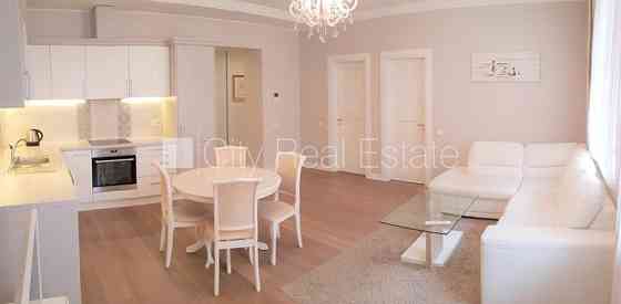 Проект - Residence Lumiere (Ресиденце Лумиере), фасадный дом, реновированный дом, вход с Рига