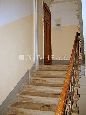 Pagalma māja, slēgts pagalms, ieeja no pagalma, logi vērsti uz pagalma pusi, studio tipa, Rīga - foto 17