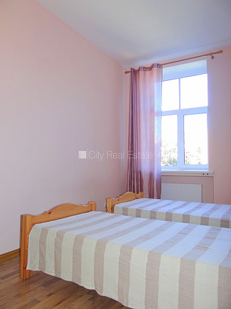 Pagalma māja, slēgts pagalms, ieeja no pagalma, logi vērsti uz pagalma pusi, studio tipa, Rīga - foto 9