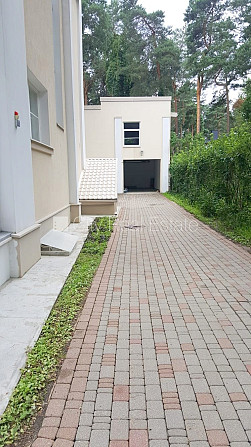 Renovēta māja, labiekārtots apzaļumots pagalms, iežogota teritorija, iežogota teritorija ar Rīga - foto 4