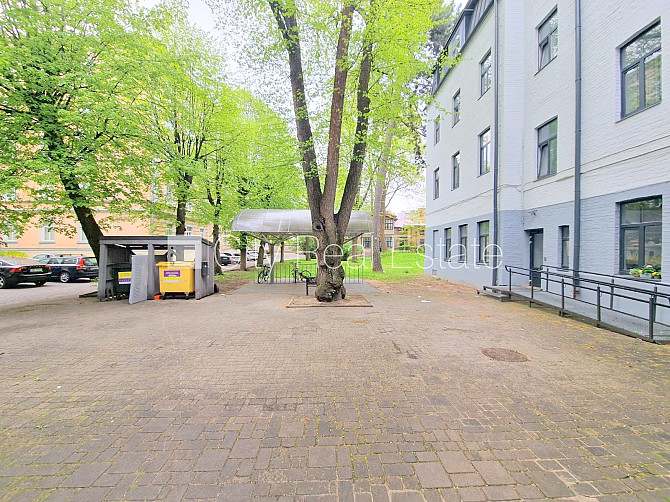 Pagalma ēka, renovēta māja, slēgts pagalms, ieeja no pagalma, kāpņu telpa pēc kapitālā Rīga - foto 13