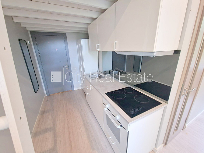 Pagalma ēka, renovēta māja, slēgts pagalms, ieeja no pagalma, kāpņu telpa pēc kapitālā Rīga - foto 4