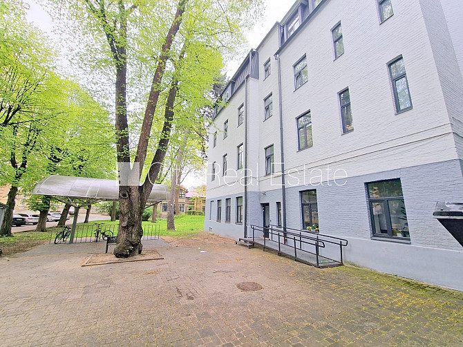 Pagalma ēka, renovēta māja, slēgts pagalms, ieeja no pagalma, kāpņu telpa pēc kapitālā Rīga - foto 10