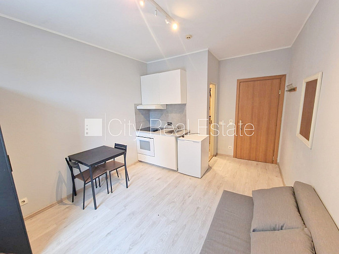 Fasādes māja, renovēta māja, slēgts pagalms, ieeja no ielas un pagalma, kāpņu telpa pēc Rīga - foto 7