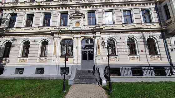 Земля в собственности, фасадный дом, реновированный дом, кирпичные стены, фасад с Рига