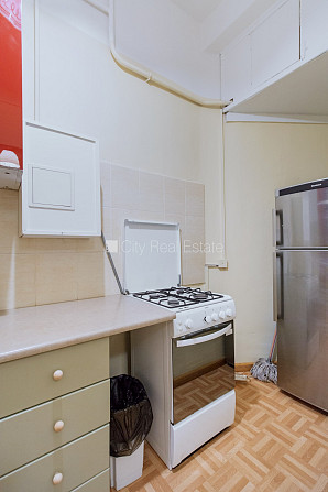 Pagalma māja, renovēta māja, labiekārtots apzaļumots pagalms, slēgts pagalms, iežogota Rīga - foto 12