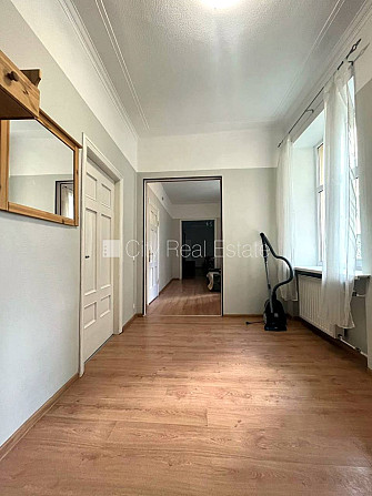 Ir lifts, logi vērsti mājas abās pusēs, centrālā apkure, sanitārais mezgls atsevišķs, Rīga - foto 8