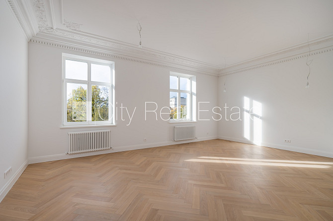 Fasādes māja, renovēta māja, labiekārtots apzaļumots pagalms, ieeja no ielas, luksuss Rīga - foto 1