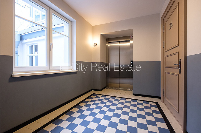 Fasādes māja, renovēta māja, slēgts pagalms, ieeja no ielas, ir lifts, kāpņu telpa pēc Rīga - foto 12