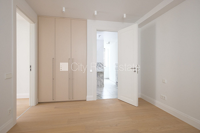 Fasādes māja, renovēta māja, slēgts pagalms, ieeja no ielas, ir lifts, kāpņu telpa pēc Rīga - foto 4