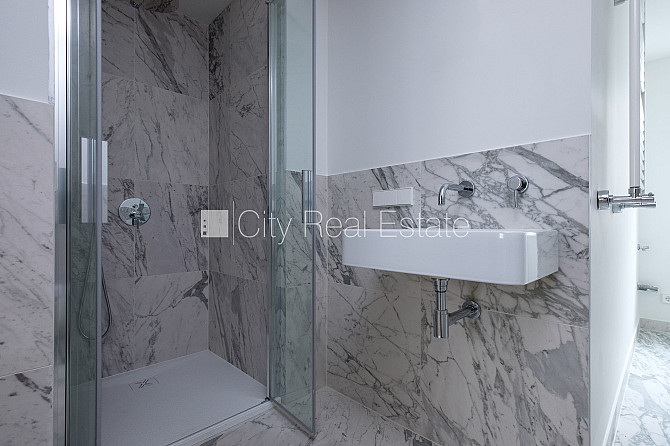 Fasādes māja, renovēta māja, slēgts pagalms, ieeja no ielas, ir lifts, kāpņu telpa pēc Rīga - foto 8