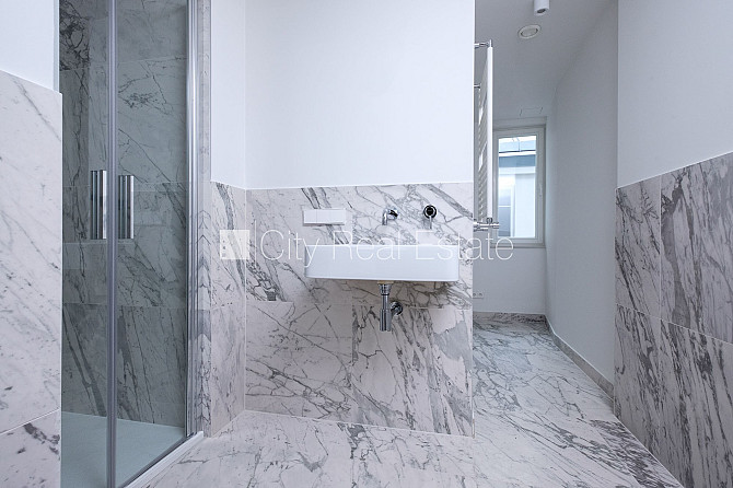 Fasādes māja, renovēta māja, slēgts pagalms, ieeja no ielas, ir lifts, kāpņu telpa pēc Rīga - foto 7