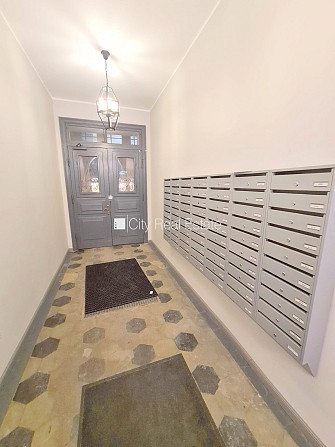 Fasādes māja, renovēta māja, slēgts pagalms, ieeja no ielas, kāpņu telpa pēc kosmētiskā Rīga - foto 13