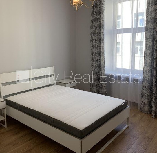 Fasādes māja, renovēta māja, ir lifts, kāpņu telpa pēc kapitālā remonta, guļamistabu Rīga - foto 7