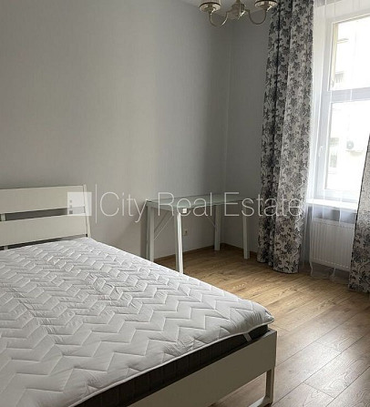 Fasādes māja, renovēta māja, ir lifts, kāpņu telpa pēc kapitālā remonta, guļamistabu Rīga - foto 8