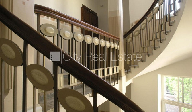 Fasādes māja, renovēta māja, ir lifts, kāpņu telpa pēc kapitālā remonta, guļamistabu Rīga - foto 15