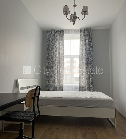 Fasādes māja, renovēta māja, ir lifts, kāpņu telpa pēc kapitālā remonta, guļamistabu Rīga - foto 9