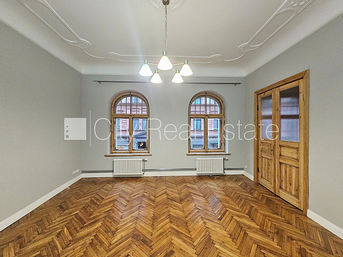 Fasādes māja, renovēta māja, ieeja no ielas, ir lifts, kāpņu telpa pēc kapitālā remonta, Rīga - foto 3