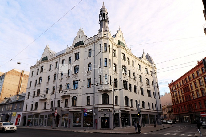 Fasādes māja, renovēta māja, ieeja no ielas, ir lifts, kāpņu telpa pēc kapitālā remonta, Rīga - foto 15