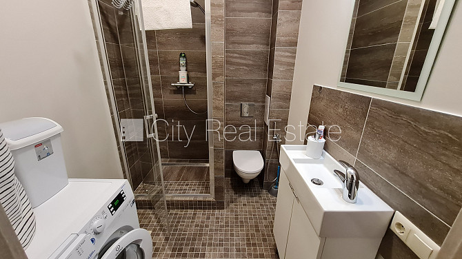 Fasādes māja, slēgts pagalms, kāpņu telpa pēc kosmētiskā remonta, viena istaba izolēta, Rīga - foto 9