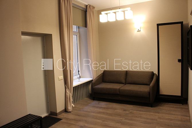 Fasādes māja, slēgts pagalms, kāpņu telpa pēc kosmētiskā remonta, viena istaba izolēta, Rīga - foto 8
