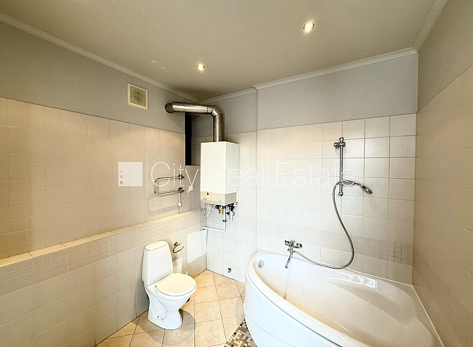 Fasādes māja, renovēta māja, ieeja no ielas, luksuss apartamenti , ir lifts, kāpņu telpa pēc Rīga - foto 10
