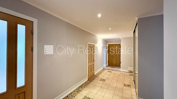 Fasādes māja, renovēta māja, ieeja no ielas, luksuss apartamenti , ir lifts, kāpņu telpa pēc Rīga - foto 14