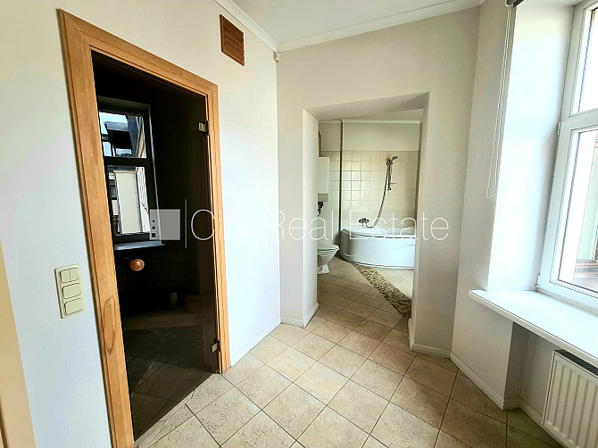 Fasādes māja, renovēta māja, ieeja no ielas, luksuss apartamenti , ir lifts, kāpņu telpa pēc Rīga - foto 12