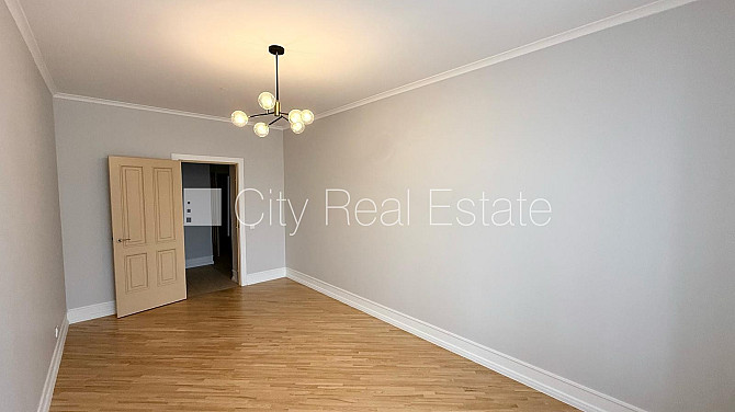 Fasādes māja, renovēta māja, ieeja no ielas, luksuss apartamenti , ir lifts, kāpņu telpa pēc Rīga - foto 16