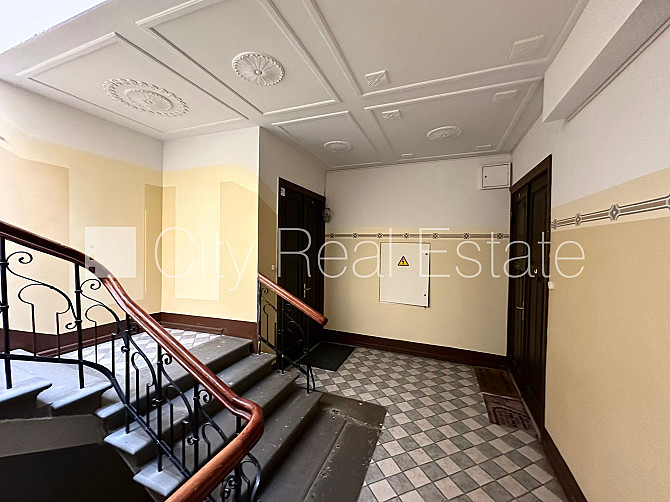 Fasādes māja, renovēta māja, ieeja no ielas, luksuss apartamenti , ir lifts, kāpņu telpa pēc Rīga - foto 20
