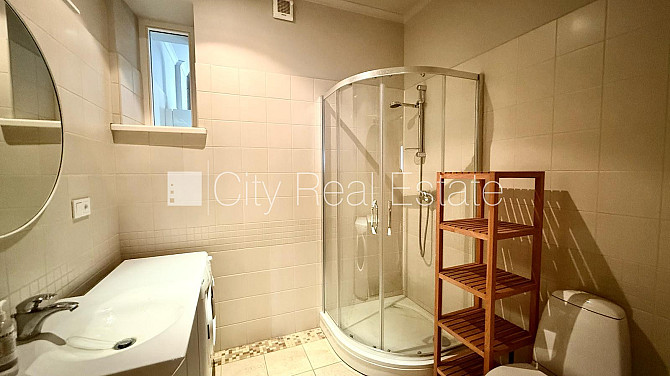 Fasādes māja, renovēta māja, ieeja no ielas, luksuss apartamenti , ir lifts, kāpņu telpa pēc Rīga - foto 17