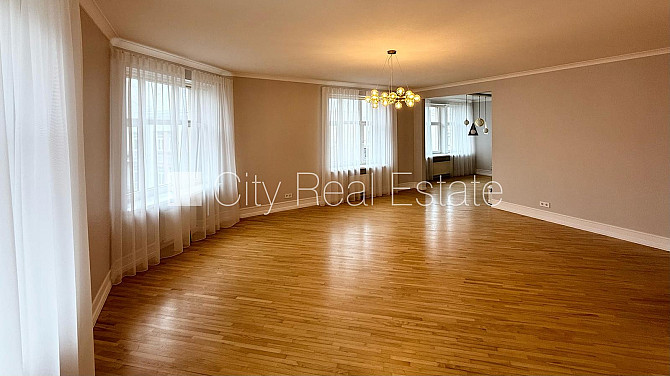 Fasādes māja, renovēta māja, ieeja no ielas, luksuss apartamenti , ir lifts, kāpņu telpa pēc Rīga - foto 5