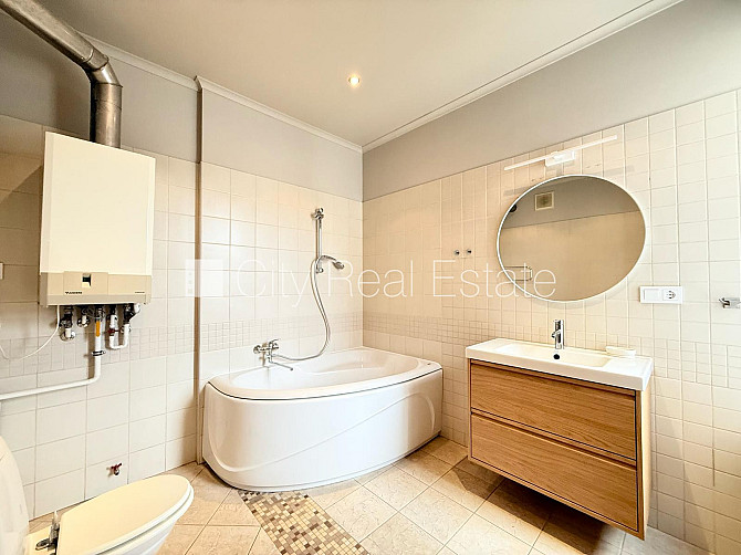 Fasādes māja, renovēta māja, ieeja no ielas, luksuss apartamenti , ir lifts, kāpņu telpa pēc Rīga - foto 9