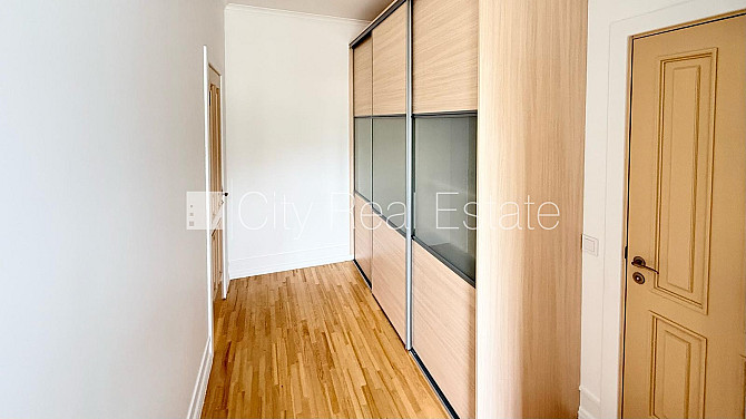 Fasādes māja, renovēta māja, ieeja no ielas, luksuss apartamenti , ir lifts, kāpņu telpa pēc Rīga - foto 8