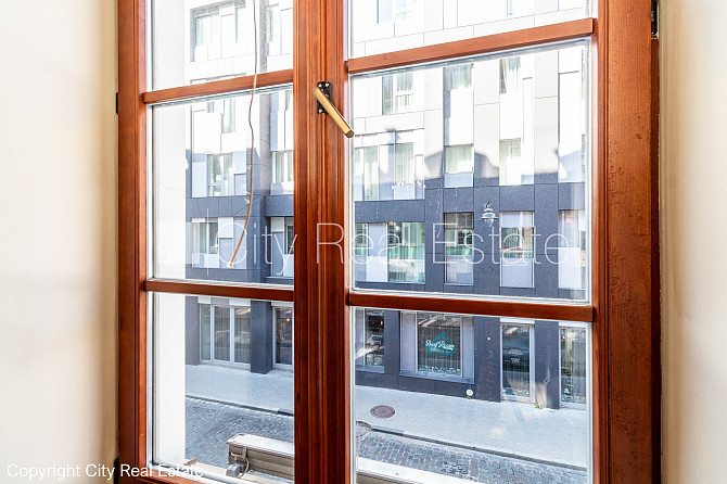 Fasādes māja, ieeja no ielas, kāpņu telpa pēc kapitālā remonta, logi vērsti uz ielas pusi, Rīga - foto 8