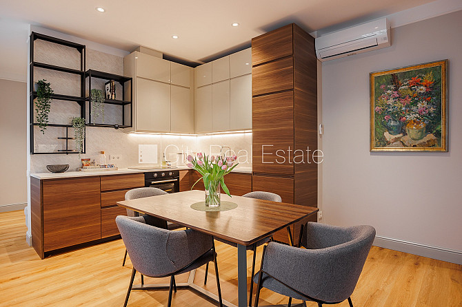 Fasādes māja, dzīvokļu skaits ēkā  5 gab., apsaimniekošanas maksa mēnesī 110 EUR, zaļā Jūrmala - foto 1