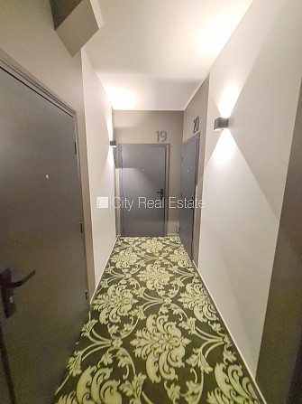 Fasādes māja, renovēta māja, slēgts pagalms, ieeja no ielas un pagalma, ir lifts, kāpņu Rīga - foto 18
