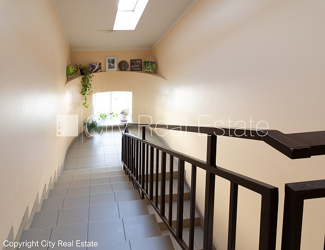 Pagalma ēka, slēgts pagalms, vieta automašīnai, ieeja no pagalma, mansards, ir lifts, plašs Rīgas rajons - foto 17