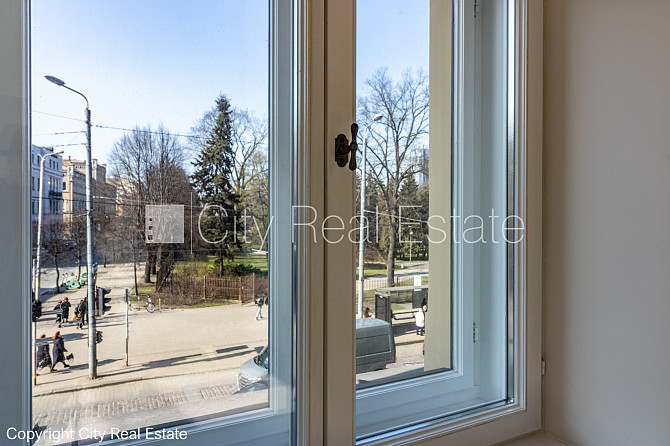 Fasādes māja, restaurēta māja, ieeja no ielas un pagalma, ir lifts, balkons, logi vērsti Rīga - foto 4