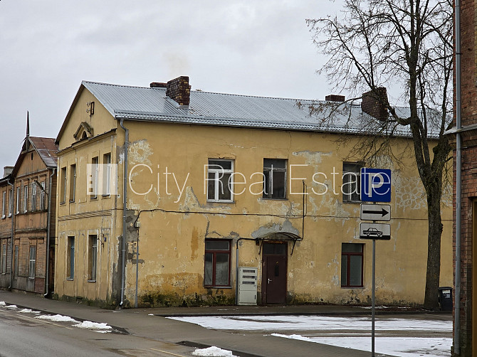 Tiek pārdots namīpašums Jaunjelgavas pilsētas centrā, kas sastāv no 7 dzīvokļiem. Lielisks Jaunjelgava - foto 2