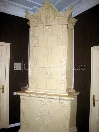 Fasādes māja, renovēta māja, ieeja no ielas, ir lifts, kāpņu telpa pēc kosmētiskā remonta, Rīga - foto 2