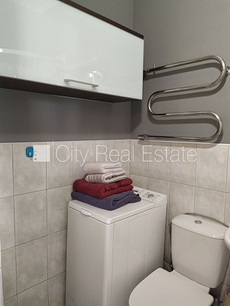 Fasādes māja, renovēta māja, ieeja no ielas, ir lifts, kāpņu telpa pēc kapitālā remonta, Rīga - foto 11