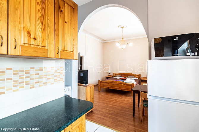 Fasādes māja, renovēta māja, vieta automašīnai, ieeja no pagalma, kāpņu telpa pēc Rīga - foto 9