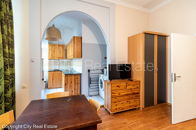 Fasādes māja, renovēta māja, vieta automašīnai, ieeja no pagalma, kāpņu telpa pēc Rīga - foto 6