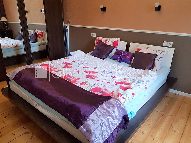 Fasādes māja, renovēta māja, vieta automašīnai, ieeja no pagalma, kāpņu telpa pēc Rīga - foto 18